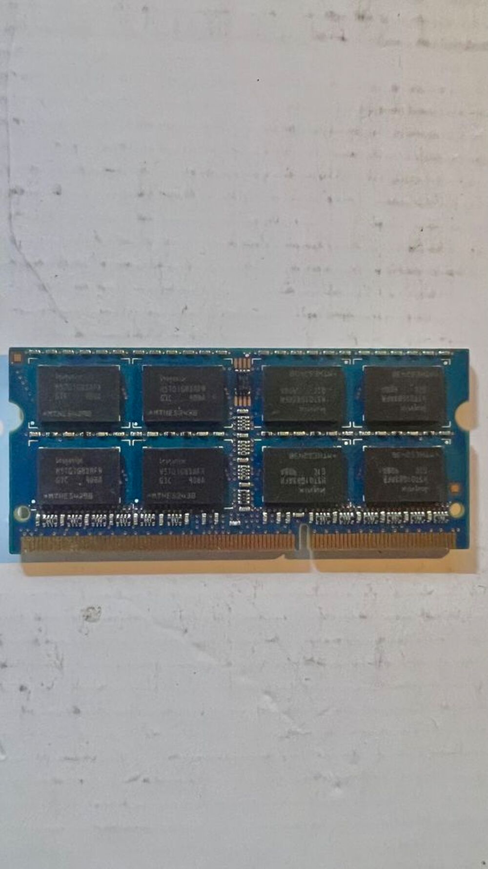 SK Hynix - M&eacute;moire vive RAM 2Go - DDR3 - 1066MHz - PC3-8500S Matériel informatique