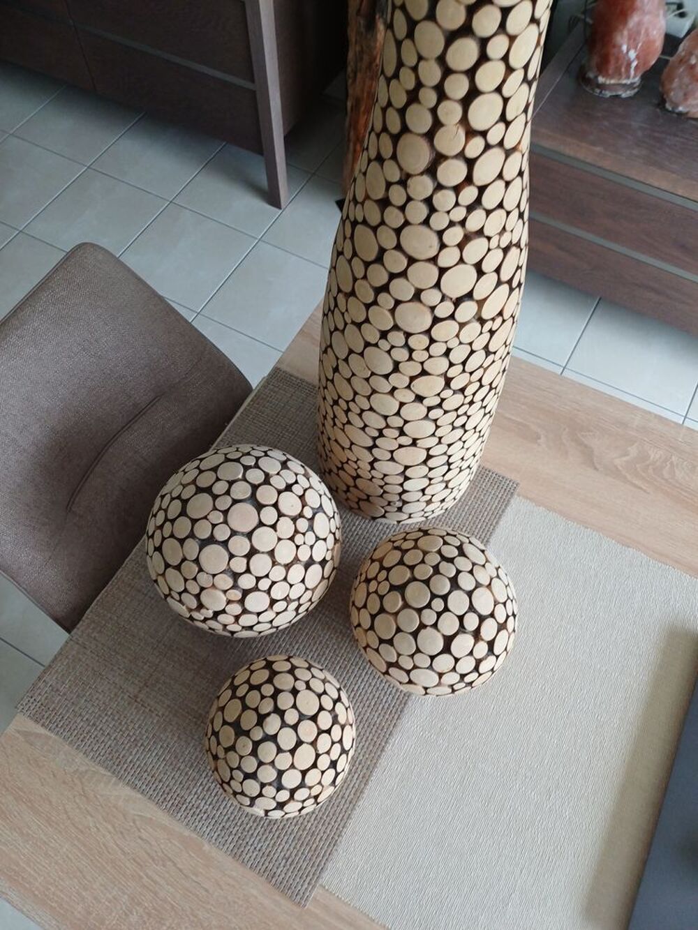 VASE ET BOULES EN BOIS DE LIEGE Décoration