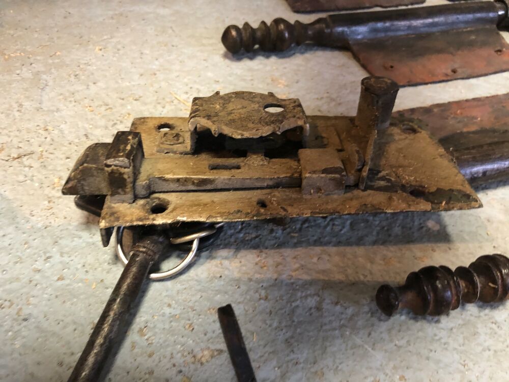 ferronnerie gonds et serrure du 17 ieme siecle Bricolage