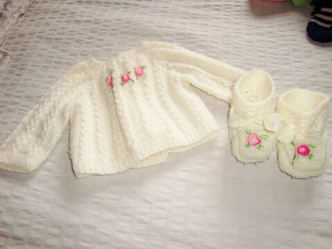 Brassi�re  et chaussons assortis 1er  �ge blanc 5 Nimes (30)