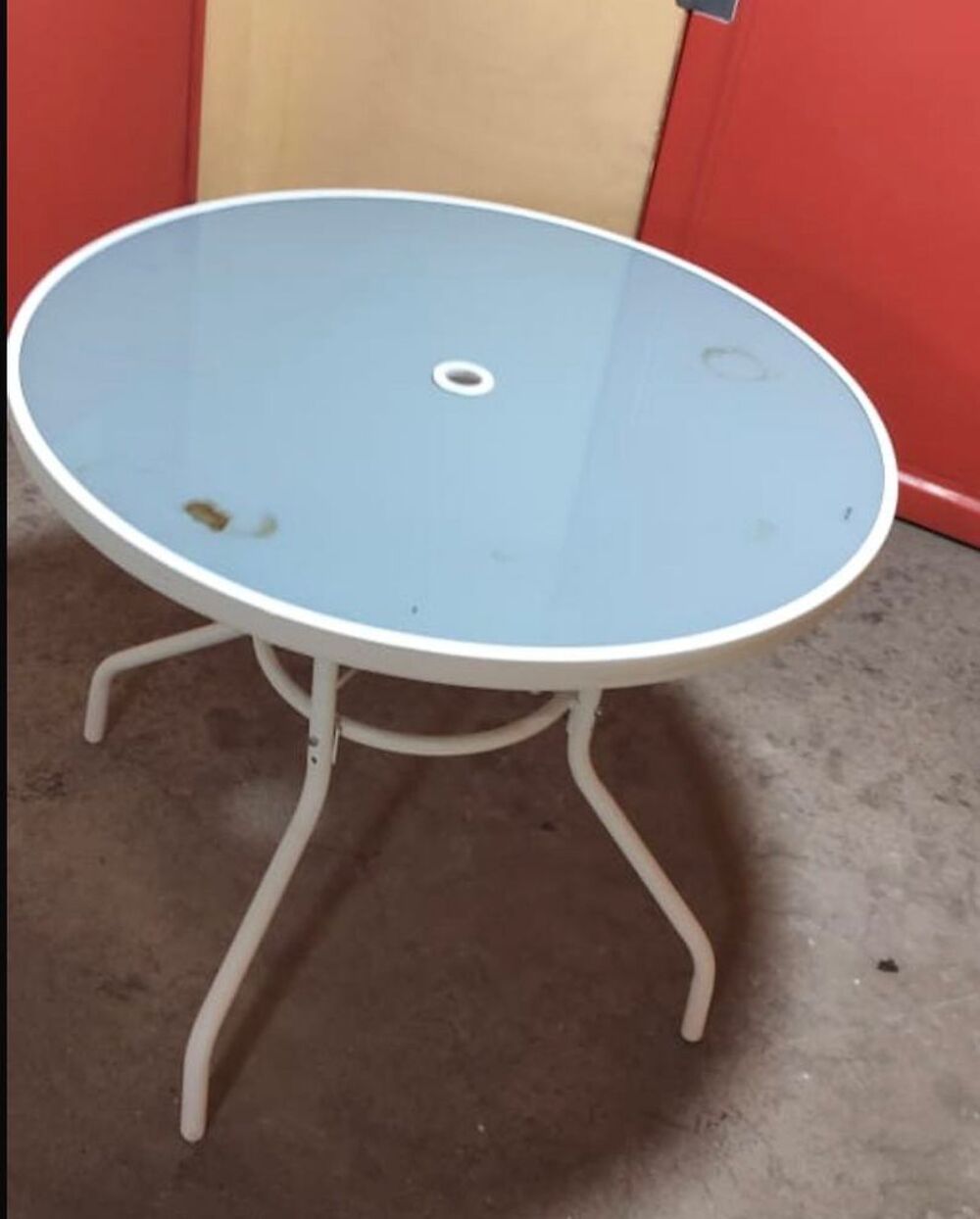 une table Meubles