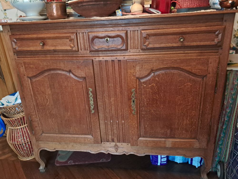 Deux dr&egrave;ches anciennes Meubles