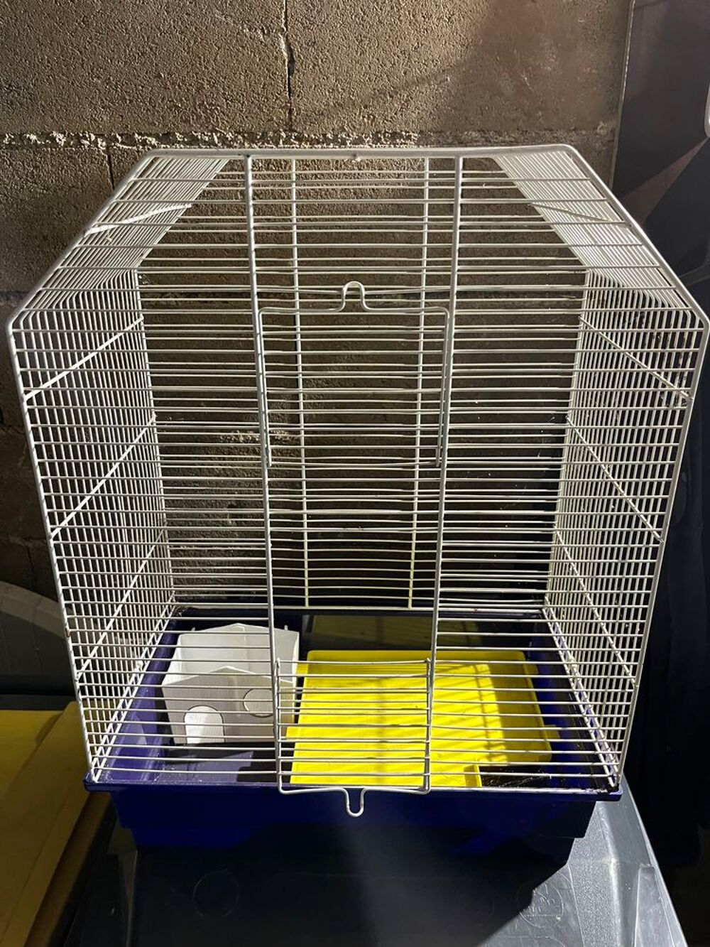 Belle cage tr&egrave;s bon &eacute;tat pour soit pour rongeurs ou oiseaux
Décoration