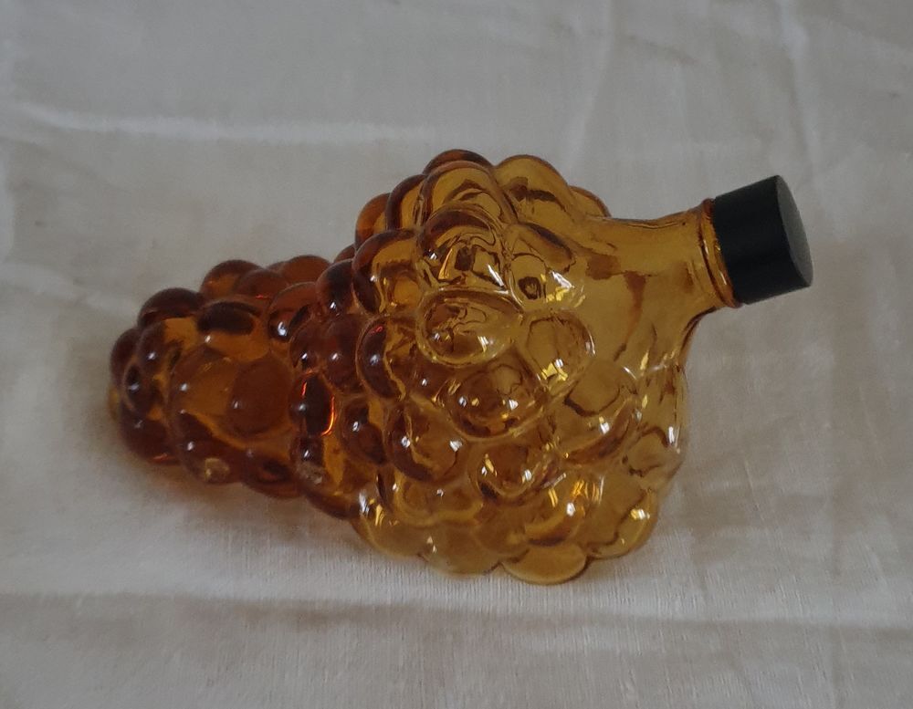Flacon en verre fum&eacute; en forme de grappe de raisin - Vintage Décoration