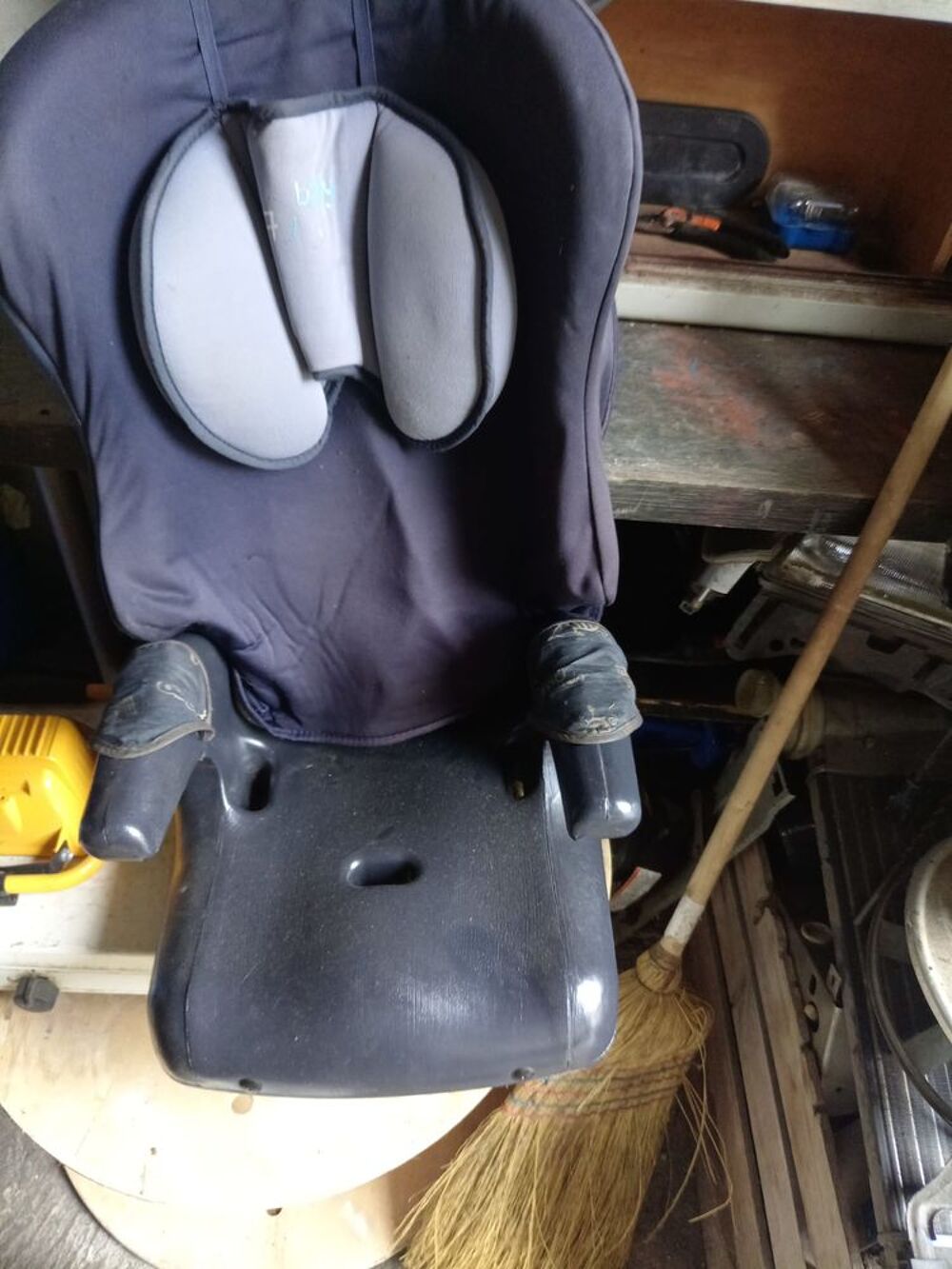 Rehausseur avec dossier detachable Puriculture