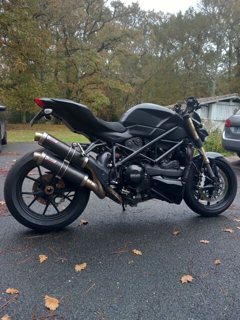 Moto DUCATI 2012 occasion Sainte-Hélène 33480