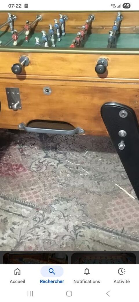 Baby-foot de bar a l abandon dans le fond du garage . Les Sables-d'Olonne (85)