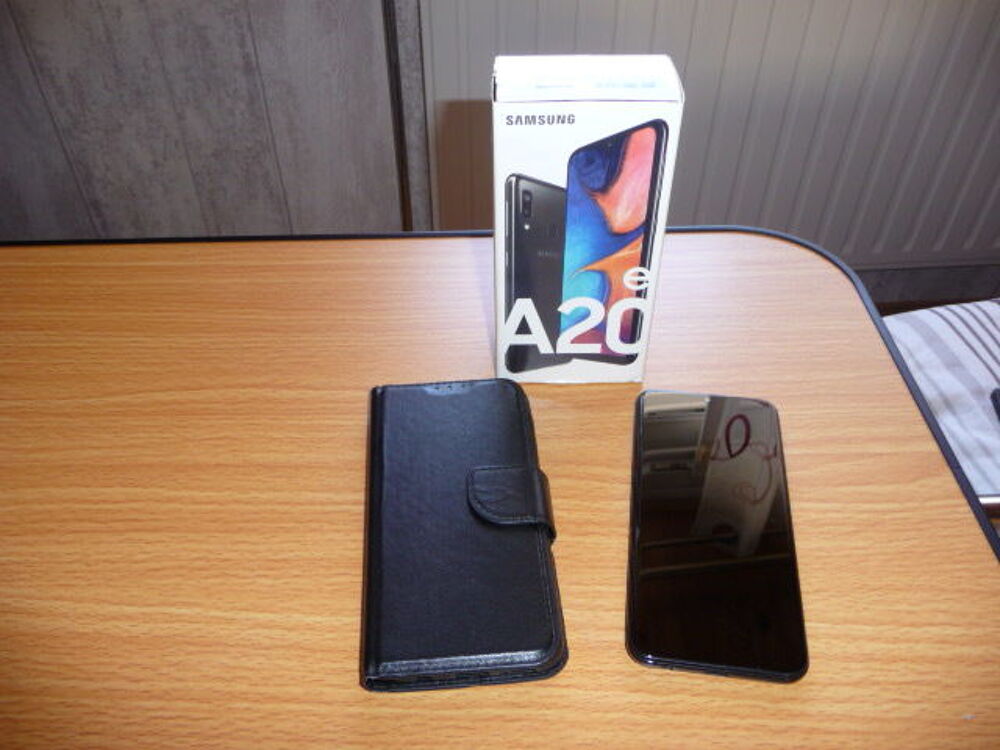 A SAISIR SAMSUNG GALAXY NOIR A 20 e 32 Go Téléphones et tablettes