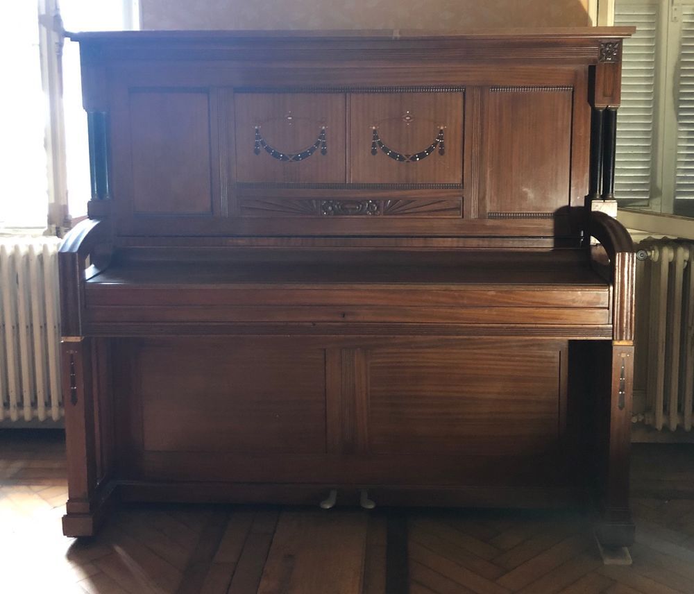 piano droit de marque allemande Philipps Duca. Instruments de musique