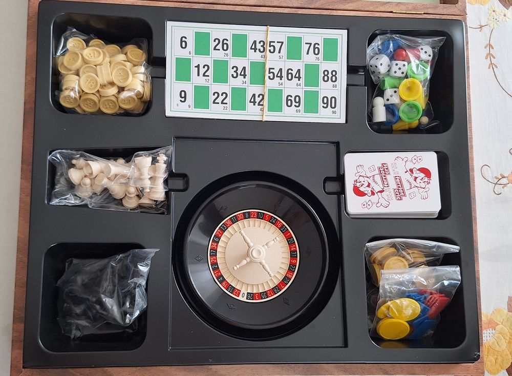 Mallette de jeux de soci&eacute;t&eacute; neuve Jeux / jouets