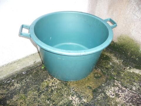 BAQUET en Plastique. 20 Saint-Quentin-sur-Nohain (58)