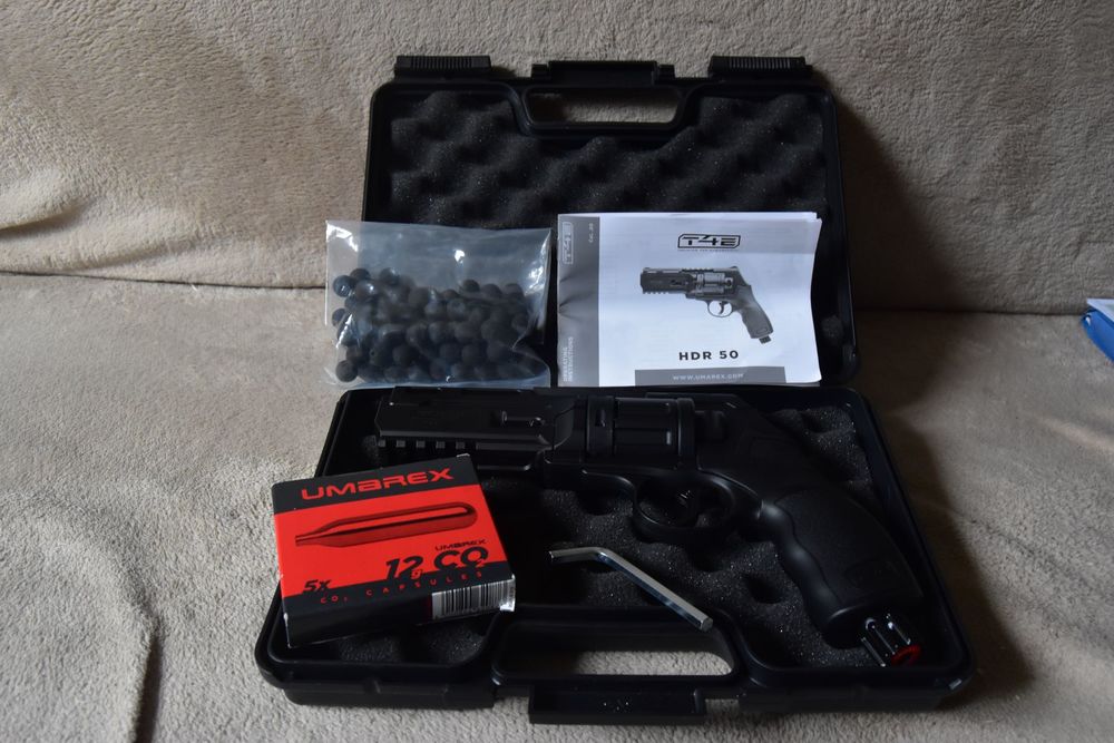 REVOLVER UMAREX HDR 
avec 2 barillets supplementaires Sports