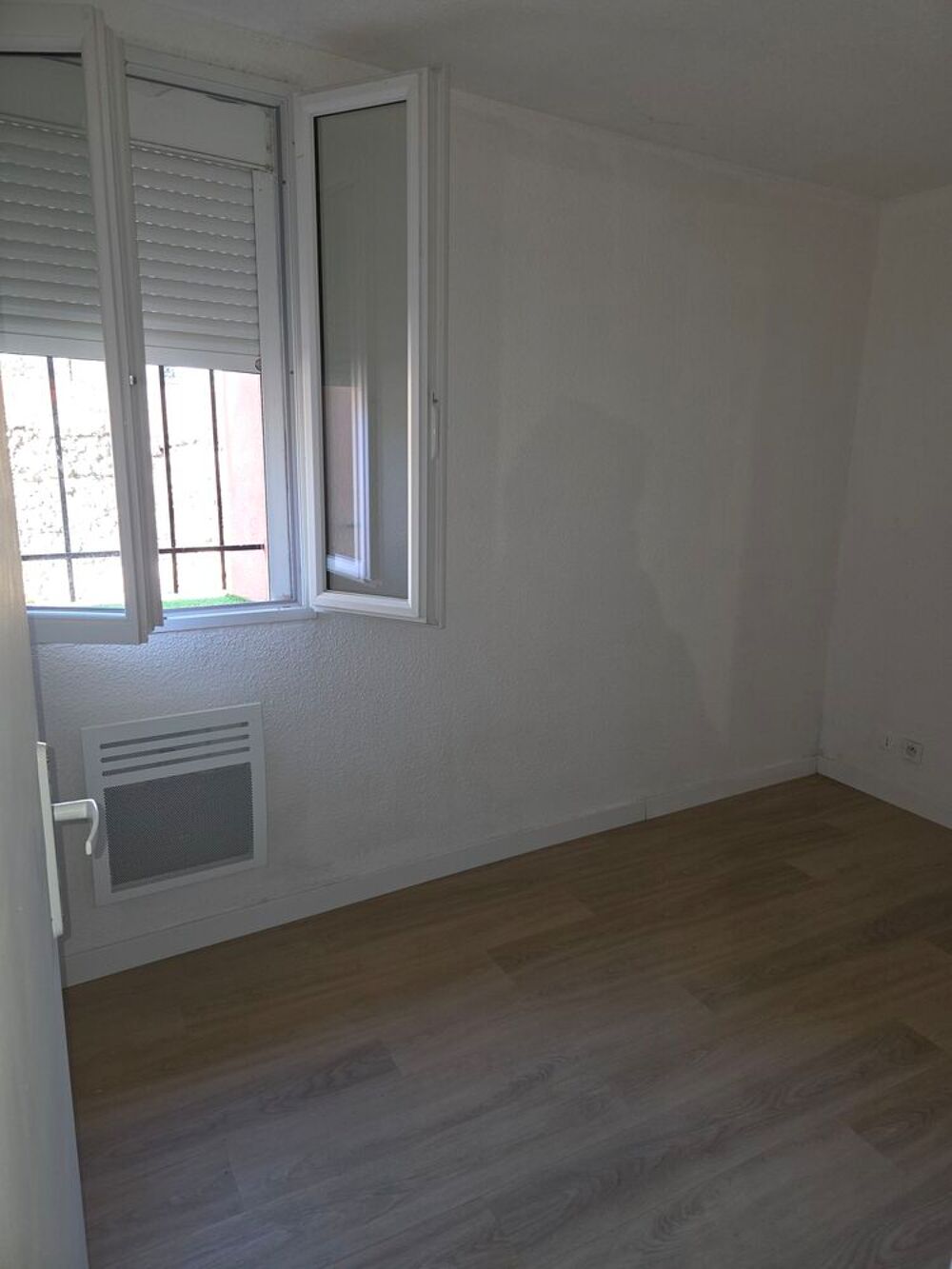 Location Appartement F3 de 43 m² en rdc Poussan