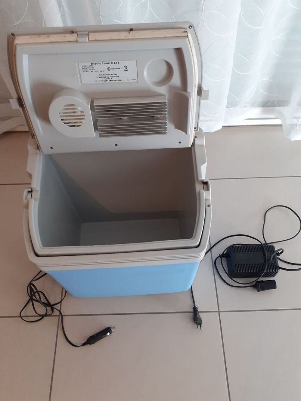 Glaci&egrave;re &eacute;lectrique 27 L , 12/220 V avec transfo Bricolage