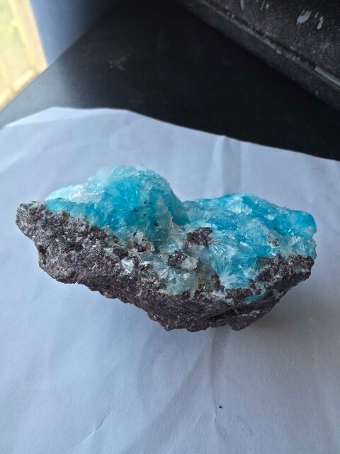 Cristal Hémimorphite Bleu Electrique sur Matrice-6,7 cm Bagneux (92)