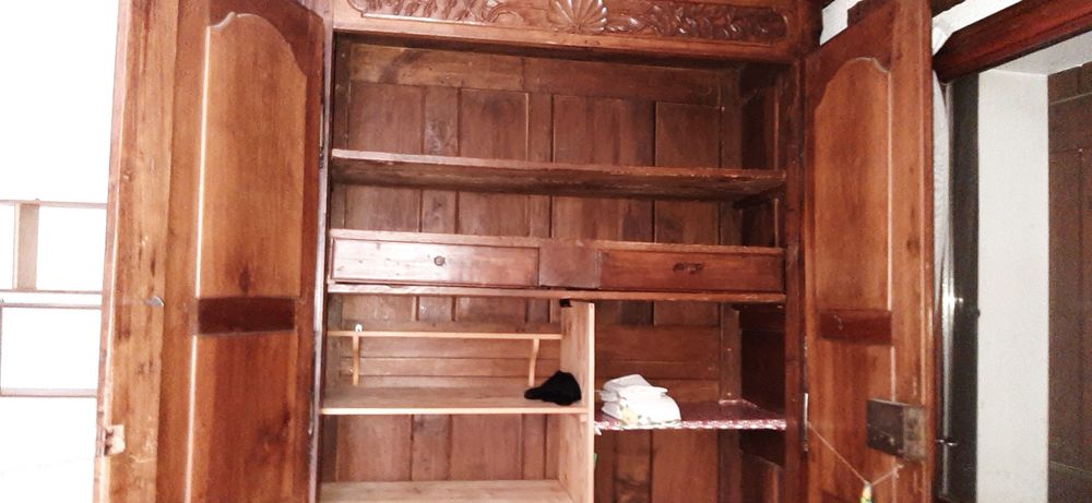 Belle armoire ancienne en noyer ou merisier 2 portes Meubles