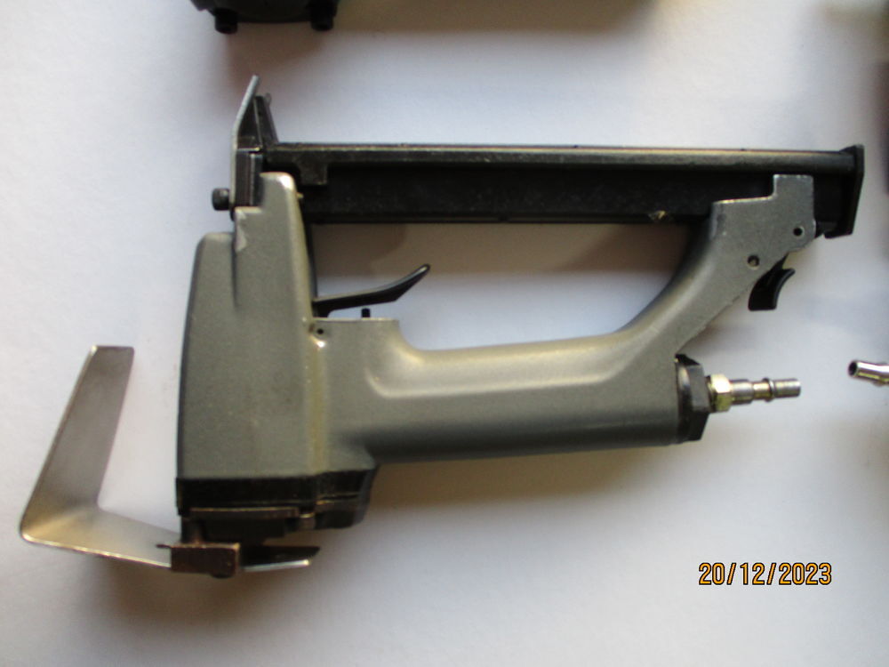 pistolets pneumatiques agrafeurs Bricolage