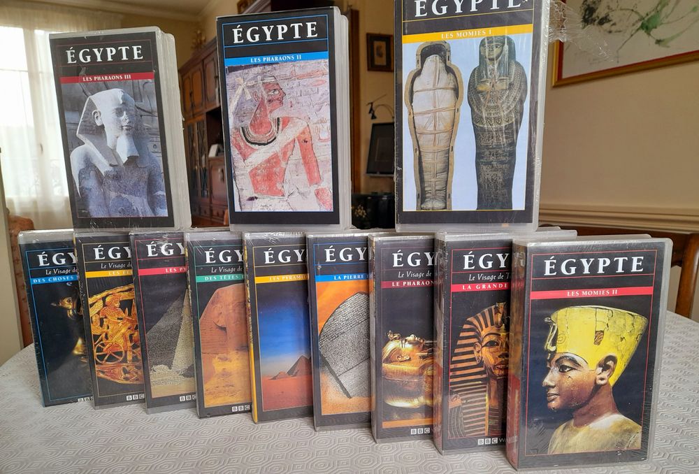 Cassettes VHS CD et vinyles