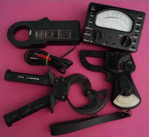 LOT d'APPAREILS DE MESURES ELECTRIQUES et un COUPE CABLE 200 �tampes (91)