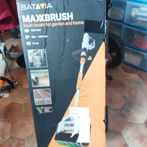 Brush for garden =  Batavia Maxx brush 150 Saint-Maur-des-Foss�s (94)