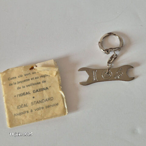 Cl� pour le montage de la jaquette et du r�glage de la veill 1 Saumur (49)