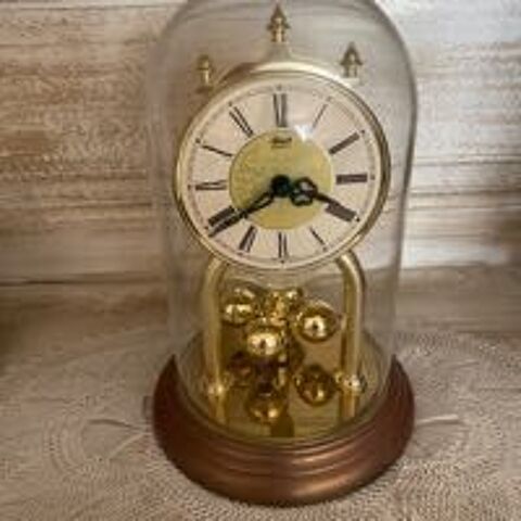 Horloge de table en verre. Le Havre (76)