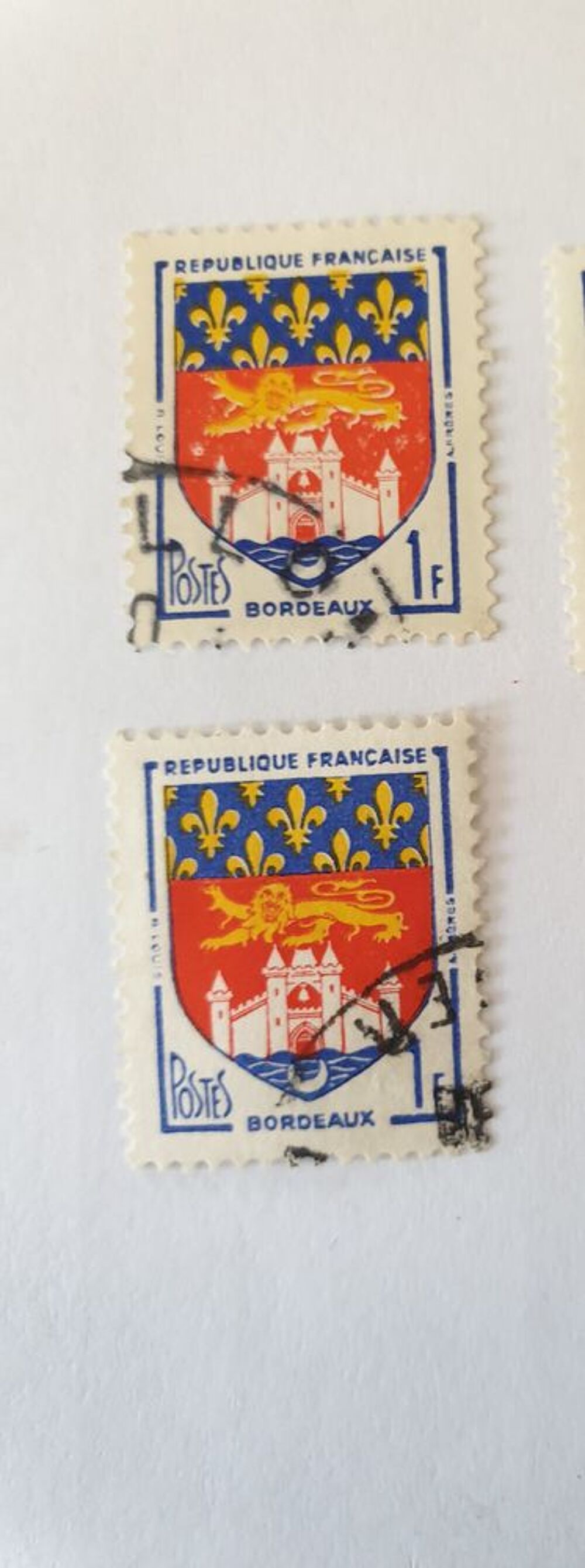 Timbre France 1958 armoiries de bordeaux 1f. lot 0.06 eur 