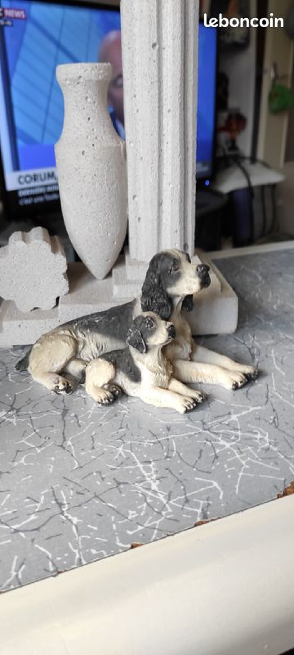figurine chien de chasse + FEMELLE ET SON CHIOT
Décoration