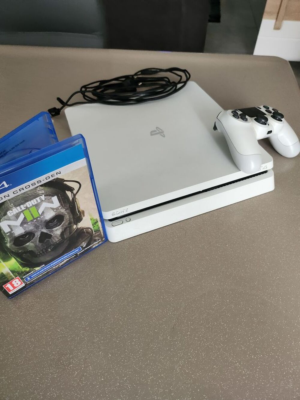 Ps4 slim 500 go Consoles et jeux vidéos