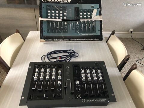 table de mixage professionnel 13 entrees commutable 150 Chauny (02)