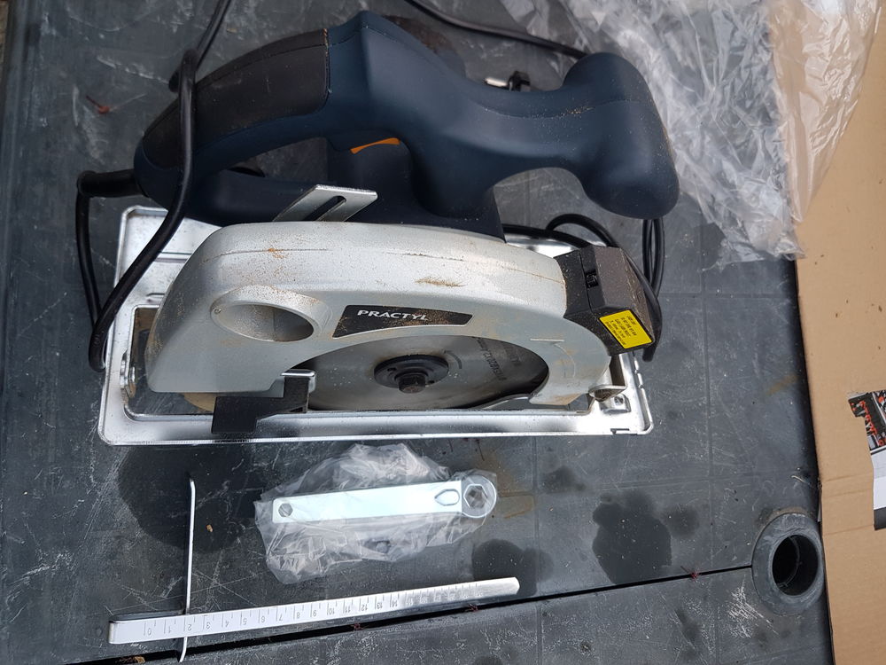scie circulaire laser Practyl avec r&eacute;glette Bricolage