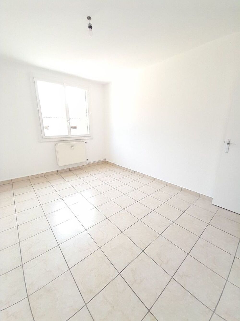Vente Appartement GRAND T3 LUMINEUX ET TRAVERSANT Valence