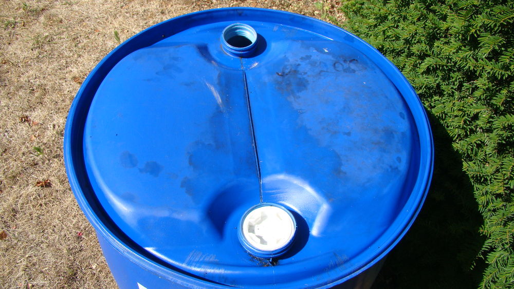 F&ucirc;t / bidon plastique 220 litres 
Bricolage