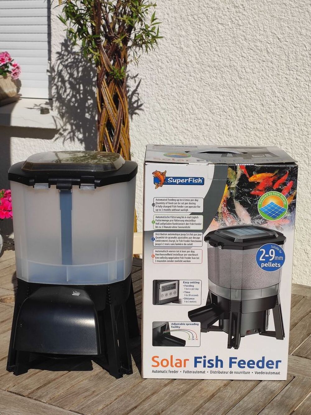 Distributeur automatique pour poissons Solar Fish Feeder Jardin