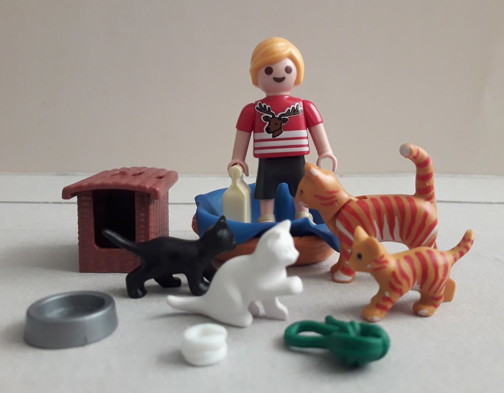 PLAYMOBIL r&eacute;f 5535 : enfant avec famille chats Jeux / jouets