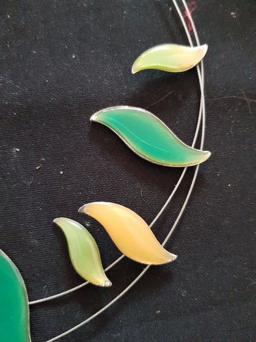 Collier vert nacr&eacute; neuf sur fil d acier 5 e Bijoux et montres