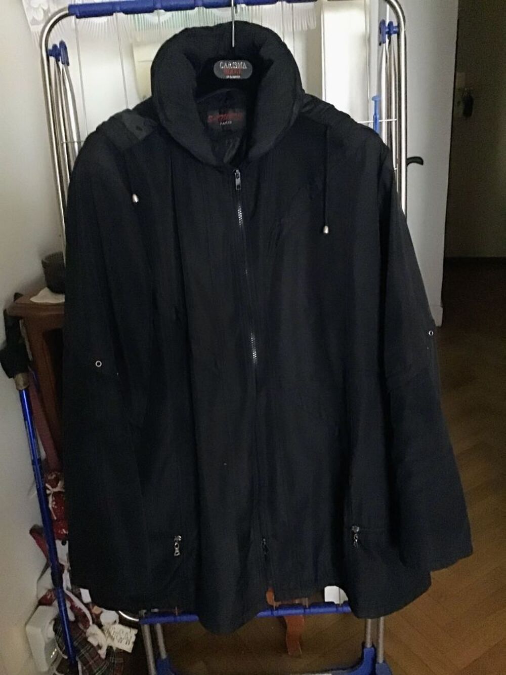Trench-coat noire satin&eacute;e, "&nbsp;Saturne&nbsp;" (Paris) taille 52, Vêtements