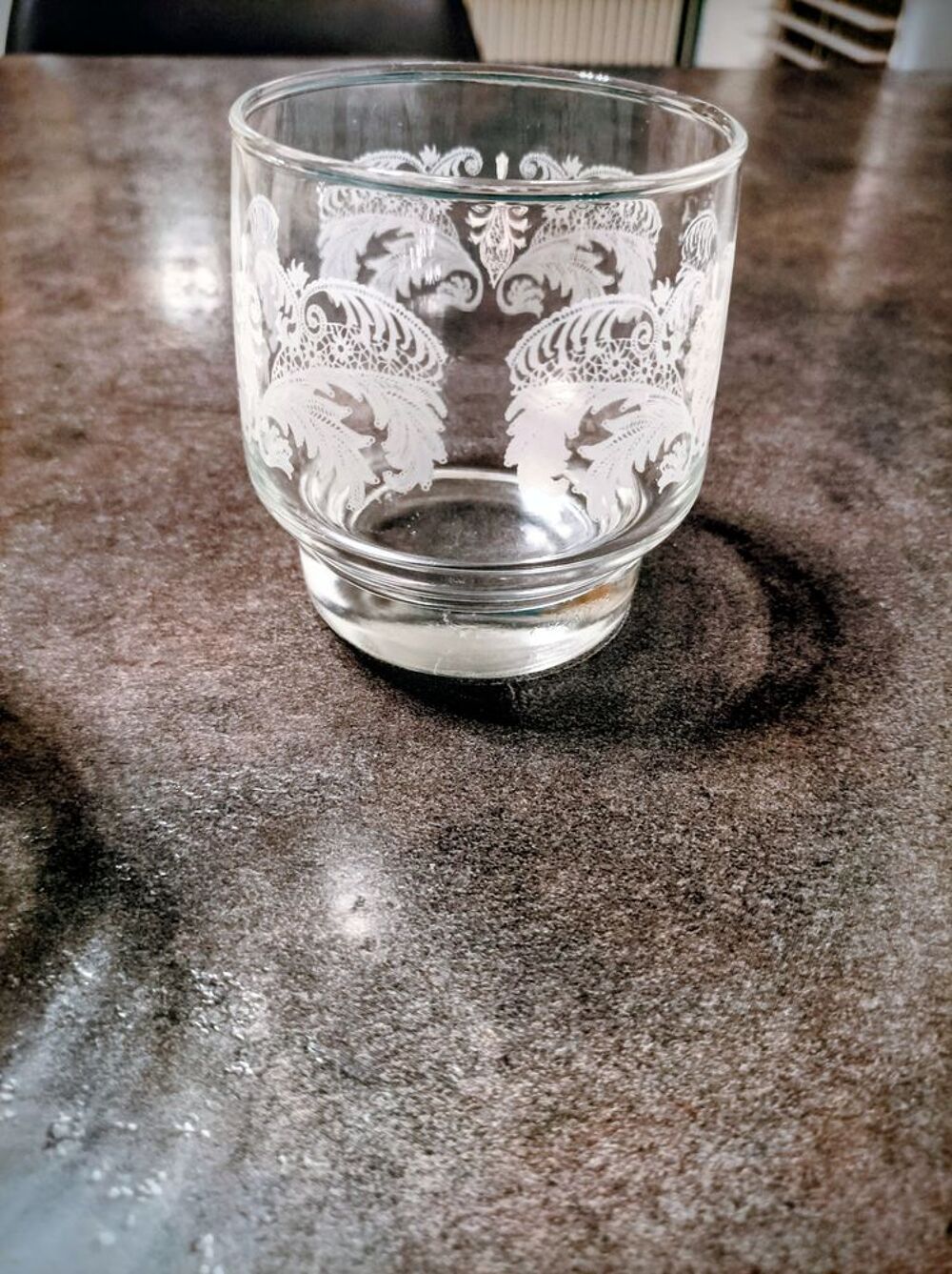 N&eacute;cessaire &agrave; eau pour la nuit Décoration