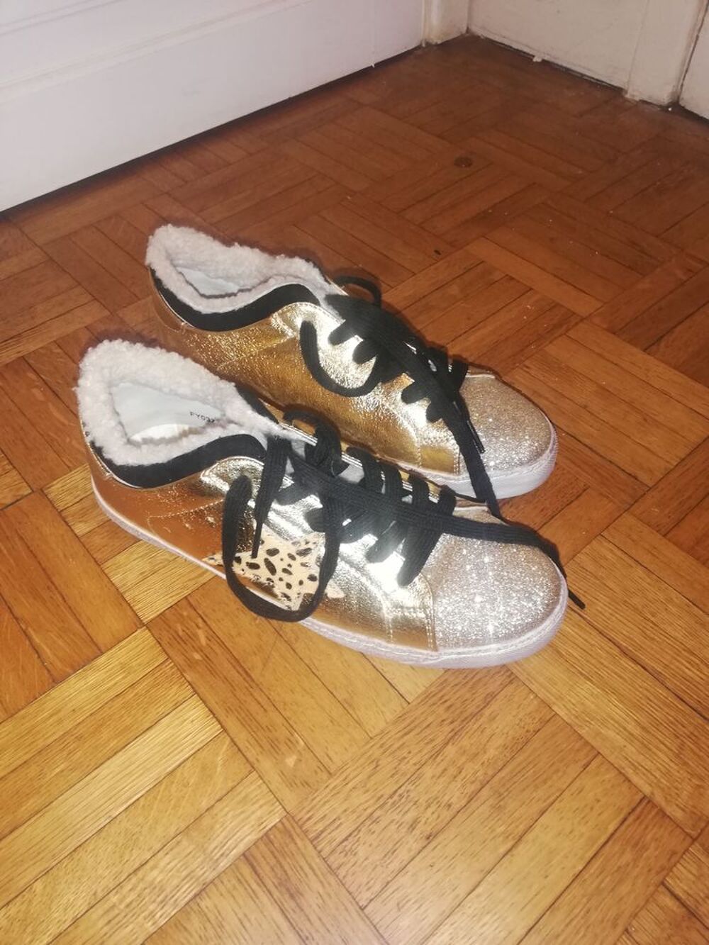 Baskets dor&eacute;es pour sortir Sports