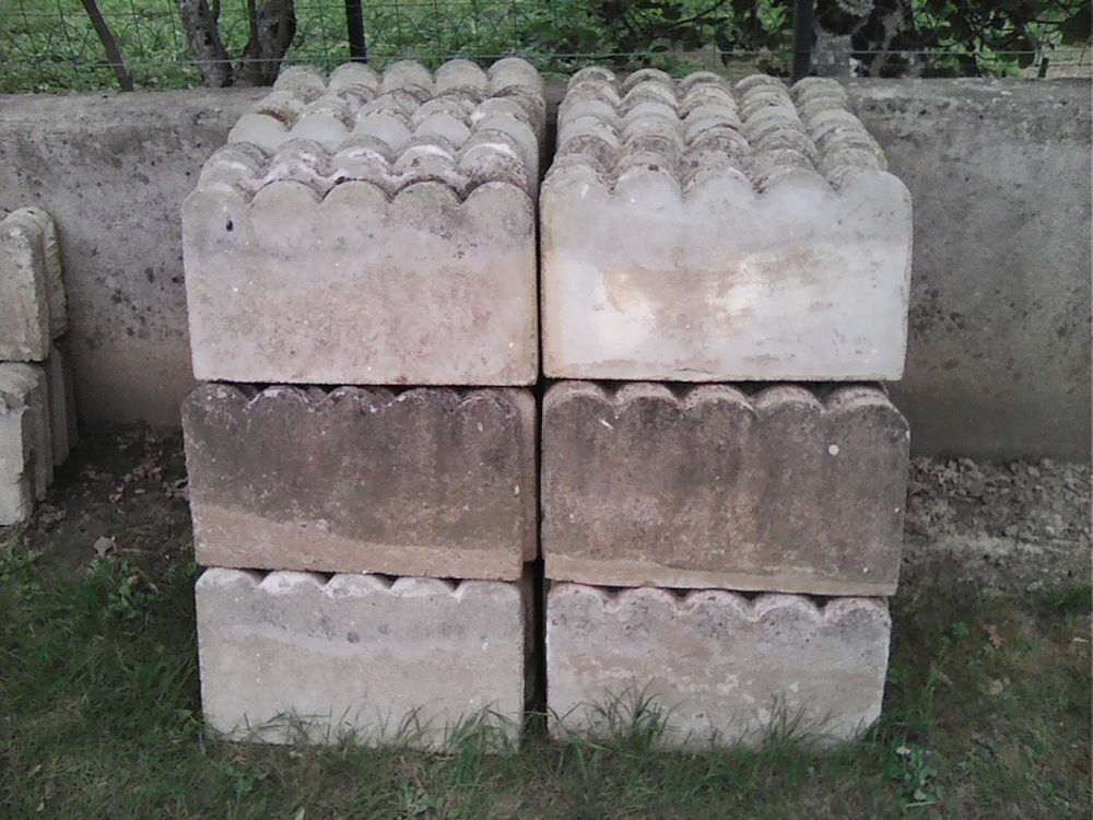 Bordures de jardin en b&eacute;ton. Jardin