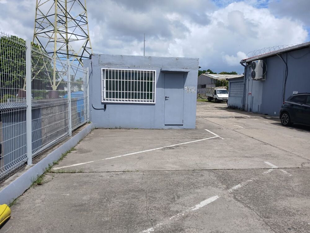 Location Autre Local aux Abymes 600€ Les abymes