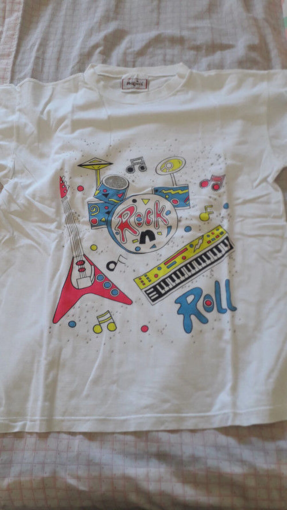 tr&egrave;s beau tee shirt rock paillette Vtements