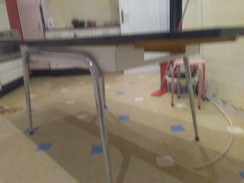 Table de cuisine avec 2 rallonges et un petit tiroir Meubles