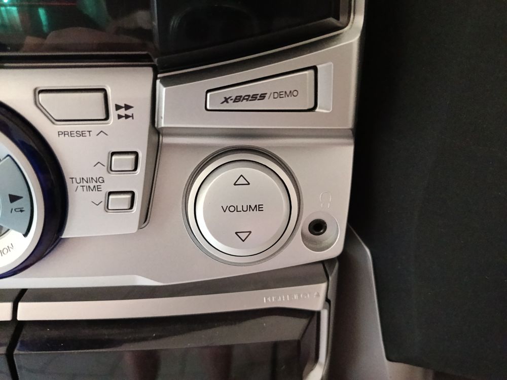 chaine hi-fi sharp cd-c615 Photos/Video/TV