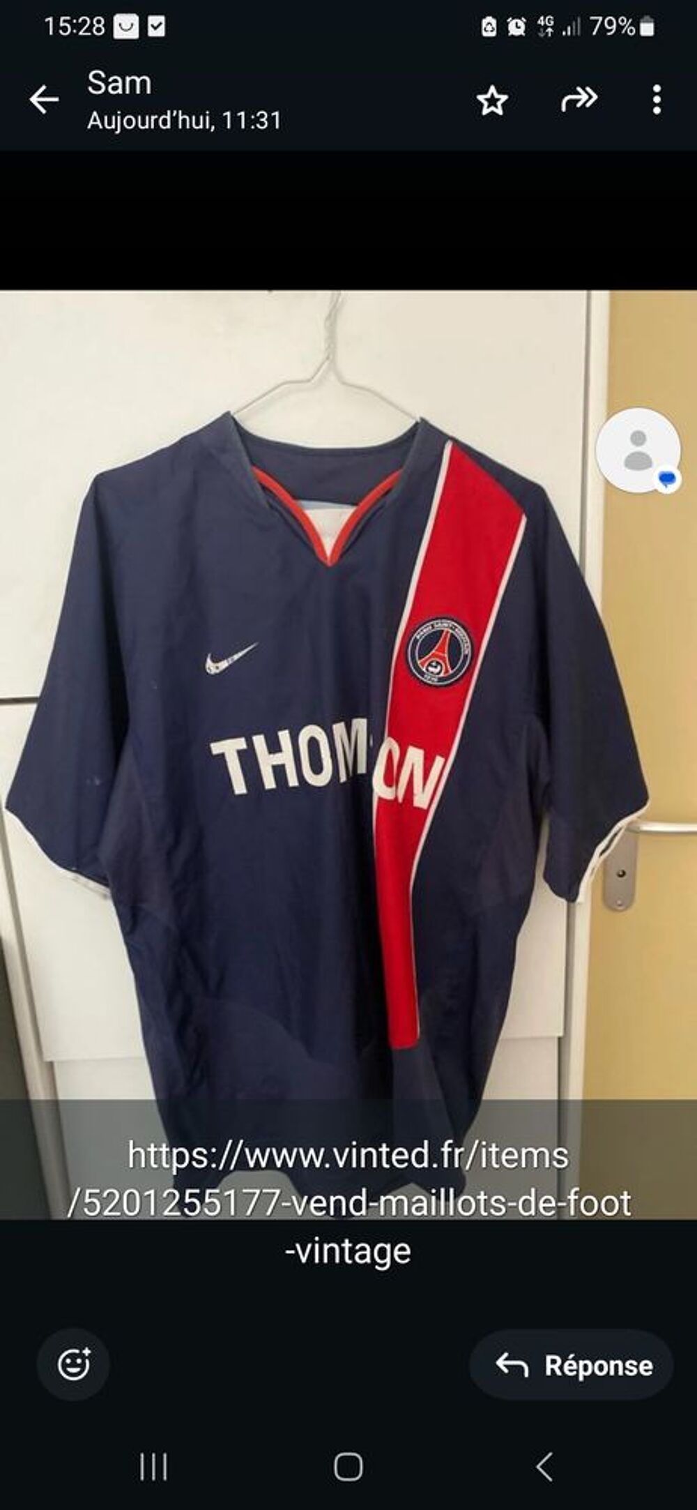 MAILLOT DE FOOTBALL VINTAGE. 
Vêtements