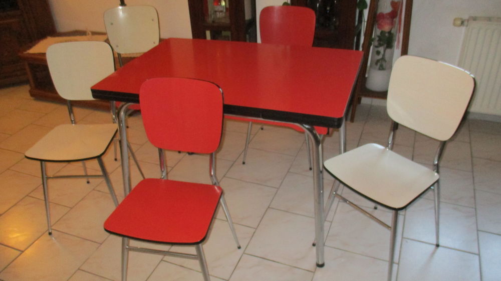 34 chaises en formica et tabourets Meubles