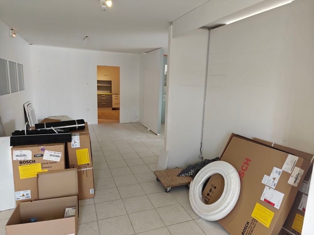 Location Atelier Local Commercial 170 m² proche commerces. Lafox