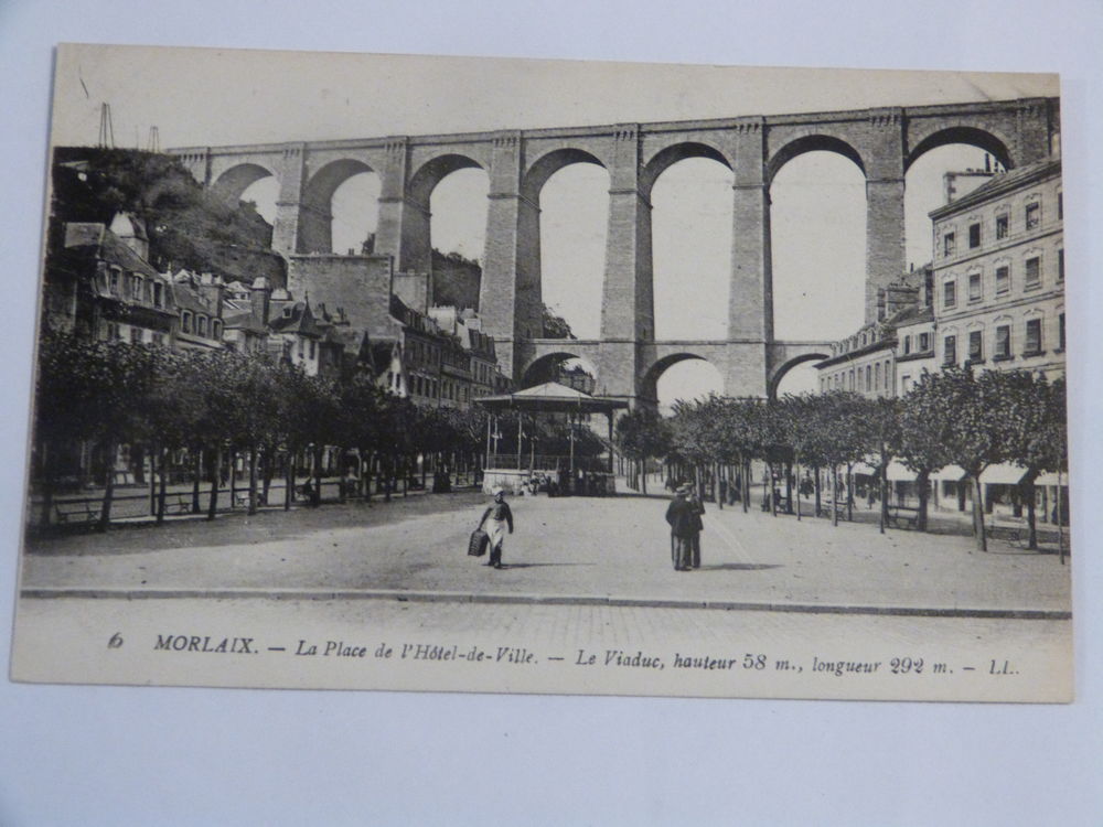 MORLAIX - LA PLACE DE L' HOTEL DE VILLE - LE VIADUC 