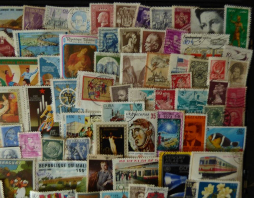 150 Timbres Etrangers 