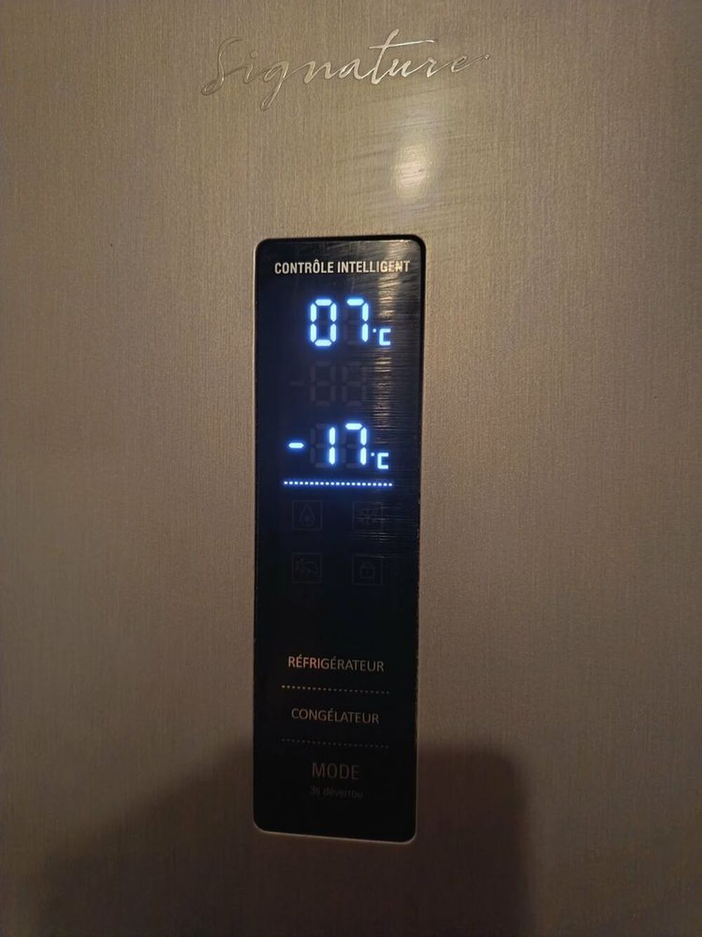 R&eacute;frig&eacute;rateur combin&eacute; SIGNATURE avec distributeur d'eau Electroménager